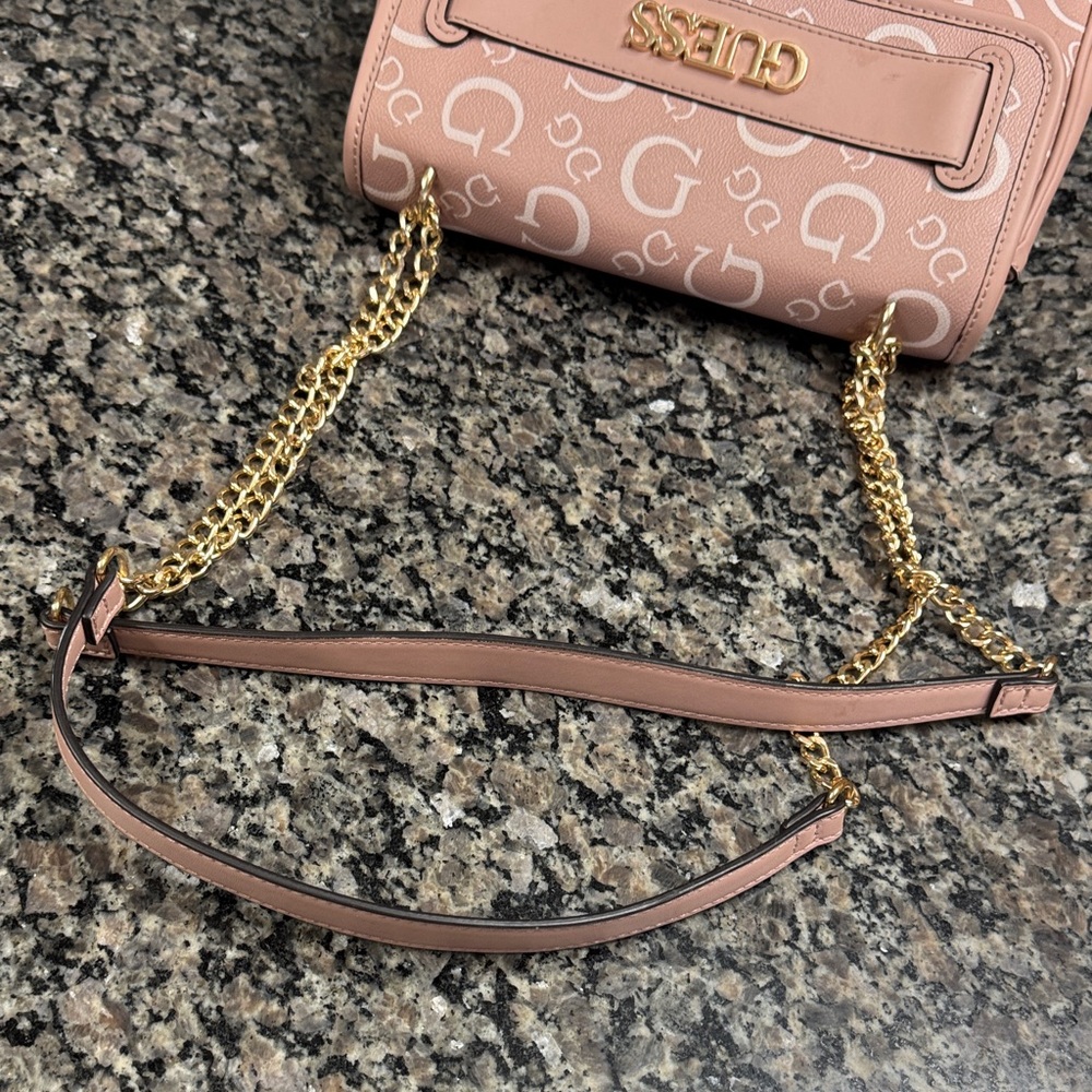 GUESS Blush Logo Chain Shoulder Bag EUC - Picture 13 of 16